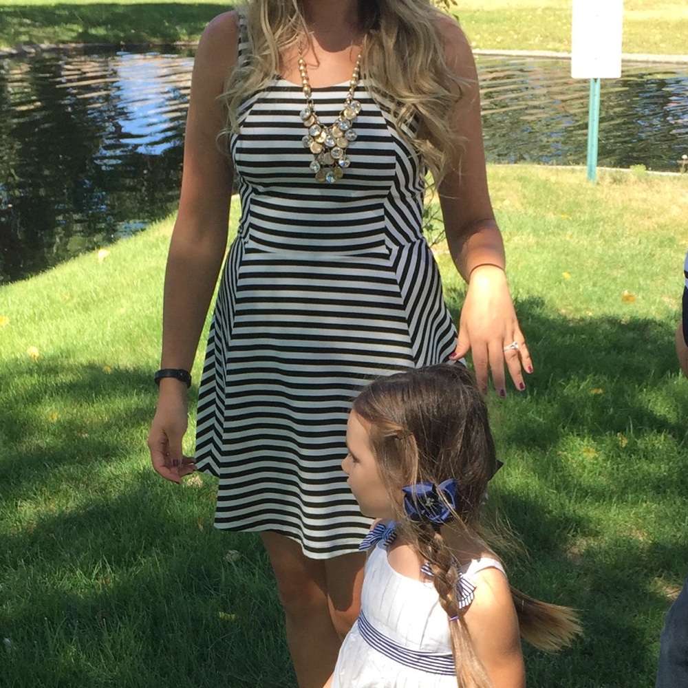 Express L Striped Black and White